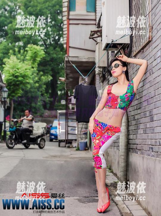 AISS爱丝(钻石版) - 图库里的索菲：码头上走秀，结果只被鸽子跟着！