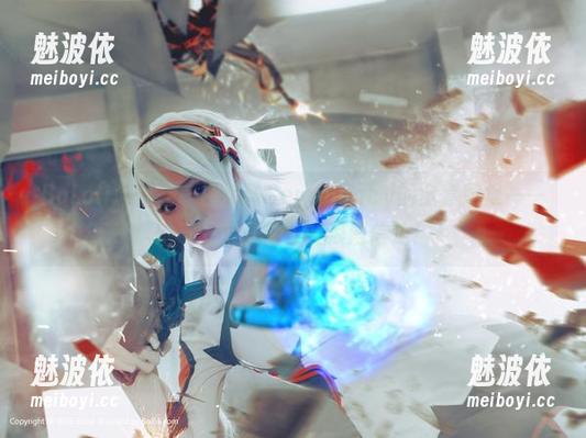 BoLoli菠萝社 - 柳侑绮Sevenbaby的全套图集——她与七宝三文鱼的浪漫信达！