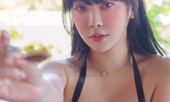 看！Dami(퀸다미)的礼服图集，谁说穿得少就不够出彩？