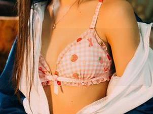 GIRLT果团网 – 王语纯的图集在这里，腿长到能打到好几条街！