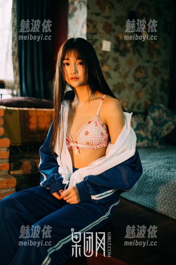 GIRLT果团网 - 王语纯的图集在这里，腿长到能打到好几条街！