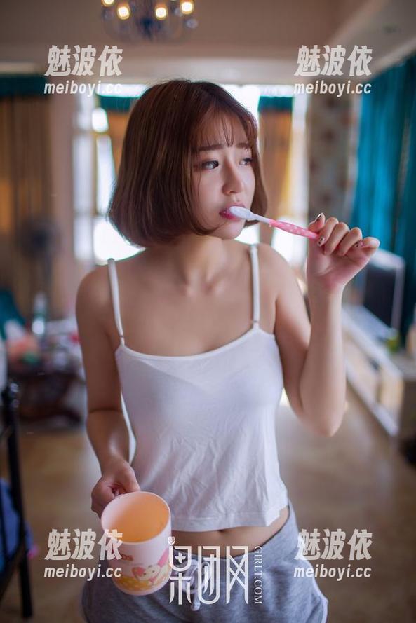 GIRLT果团网 - 找到黄歆苑的全套校园原图，仿佛在翻看一部涩涩的青春电影。