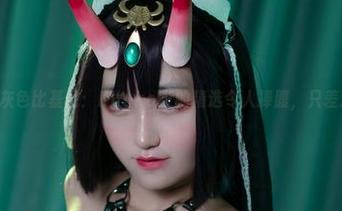 图库里的灰色比基尼:KuukoW的精选令人捧腹,只差没穿上去!