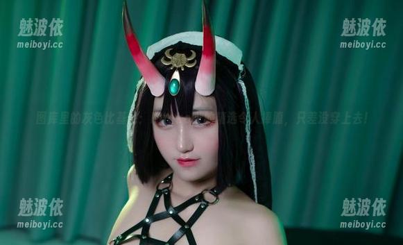 图库里的灰色比基尼：KuukoW的精选令人捧腹，只差没穿上去!