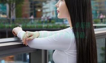 MiiTao蜜桃社 – 在校园里游荡的Cris_卓娅祺，她的私房图集，总是透露着点不严肃的调调。