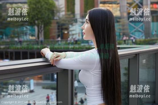 MiiTao蜜桃社 - 在校园里游荡的Cris_卓娅祺，她的私房图集，总是透露着点不严肃的调调。