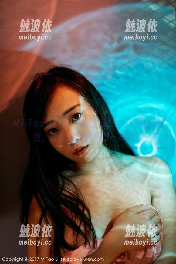 MiiTao蜜桃社 - 陆萱萱Cecilia最新图包，办公室风骚不过一纸之隔