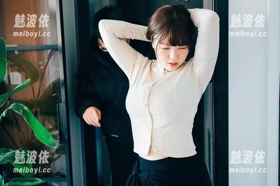 哇，Mozzi(모찌)的美腿竟然又来一波作品更新，光影真的好玩。