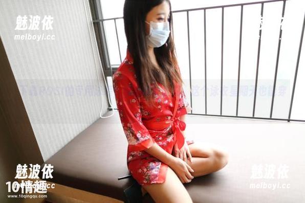 下载ROSI的专用泳装，没准你会发现，这个泳衣星期天也能穿！