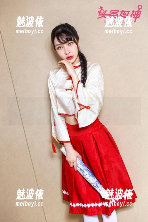 TouTiao头条女神 - 小热巴女王的壁纸合集，不用说她把我们全都征服了呀！