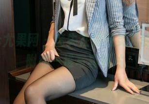 UGirls尤果网 – 迷失在娜依灵儿的校园，附赠一堆写真照片