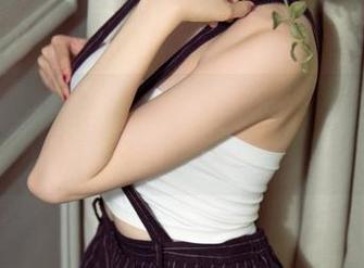 UGirls尤果网 - 游子熙与她的毛衣，精选图库里总把欢乐传递！