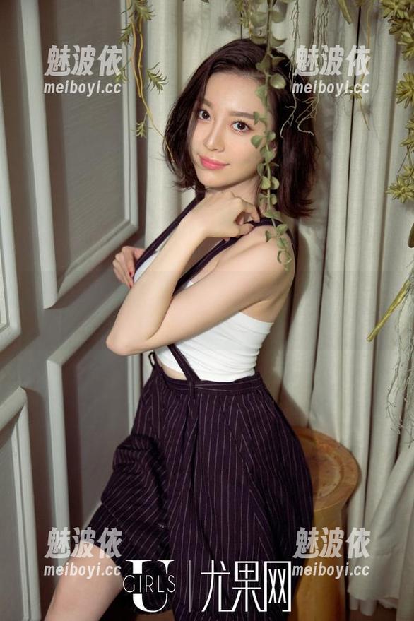 UGirls尤果网 - 游子熙与她的毛衣，精选图库里总把欢乐传递！