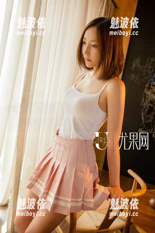 UGirls尤果网 - 顾欣怡和修女的配合，果然能在图库里产生如此炫酷的效果！