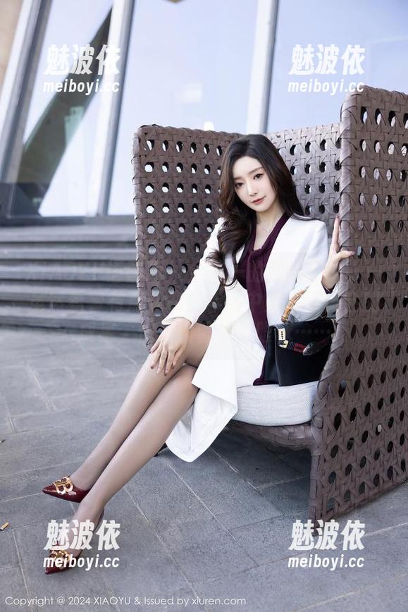 XIAOYU语画界-金纯一 XIAOYU语画界 - 金纯一的网袜图集——虽然看着有点儿像当年高中美术园游会的成果,但又偏偏抓人眼球……