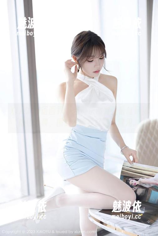 XIAOYU语画界 - 当黄乐然穿上蕾丝吊袜粉色西装，图集中明显打破了常规。
