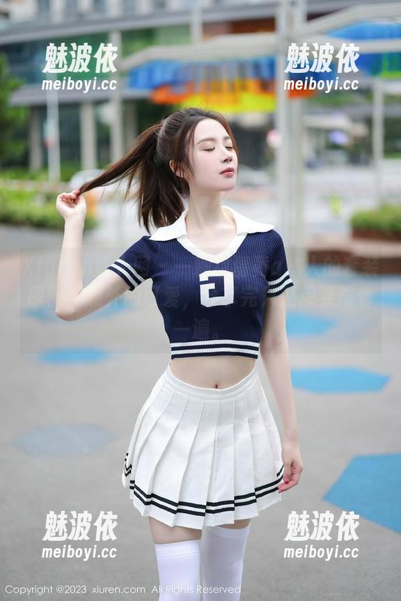 Xiuren秀人网 - 一颗甜蛋黄a本人的套装原图，意外的可爱，分享完只是想要再看一遍。