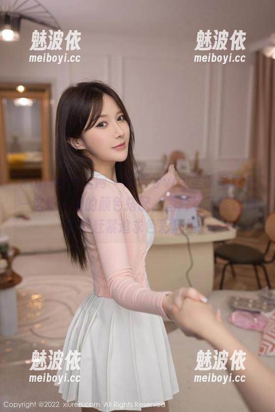 Xiuren秀人网 - 姚若兮vay圣诞写真——这般大胆的颜色搭配，图片看了能让你想要赶紧追求色彩风暴。