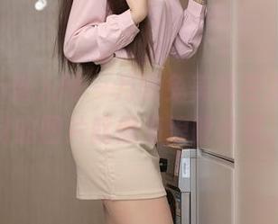 Xiuren秀人网 – 月野兔美妞在海边，定制的图片就像海浪般绵延。