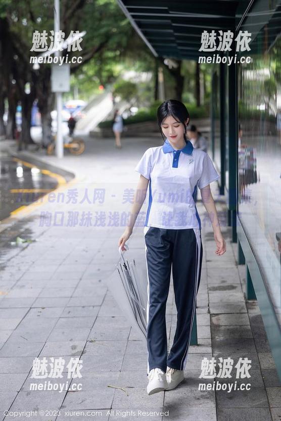 Xiuren秀人网 - 美昕Yumi的夏天图集，胸口那抹浅浅的蓝，让我心神荡漾