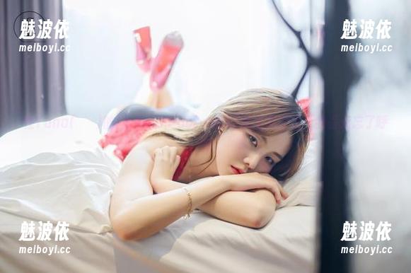 在Yuna(윤아)的[SAINTPhotolife]黄金套图里，我差点忘了呼吸
