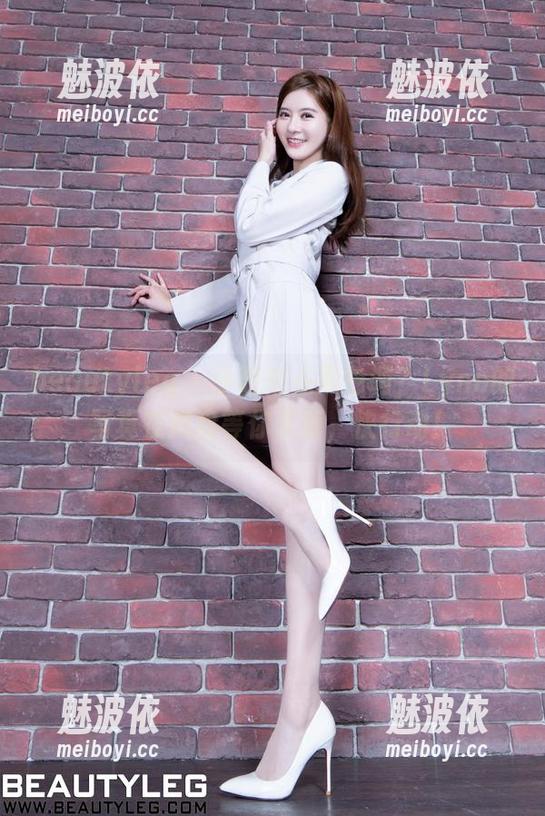 beautyleg - 今晚来点黑色调？Lynn的写真在网盘等你下载，快行动！