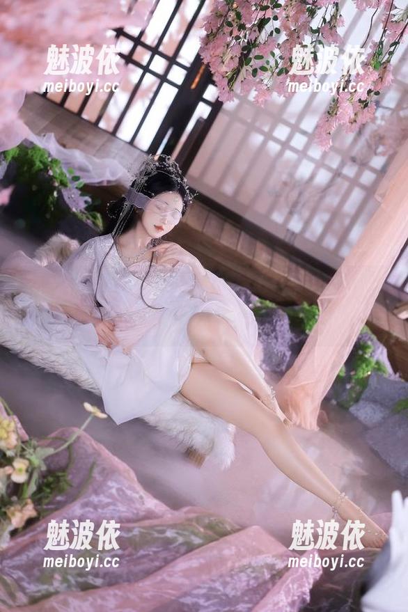 精灵村的色彩搭配，三度_69真的把资源握得死死的，让人想不关注都难。