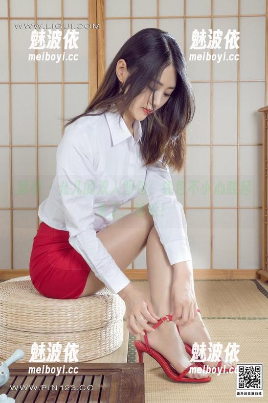 丽柜 - 允儿的双人图包，钱包不小心鼓起来了，哈哈！
