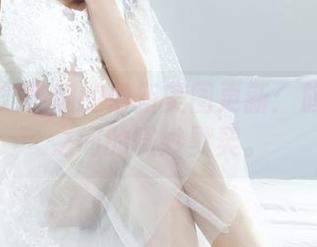丽柜 – 刘璐璐的最新美图更新:旗袍与我之间的微妙默契。