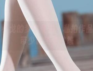 丽柜 – 小戈的梦中情景：私拍作品中的吊带少许淡淡愁怨