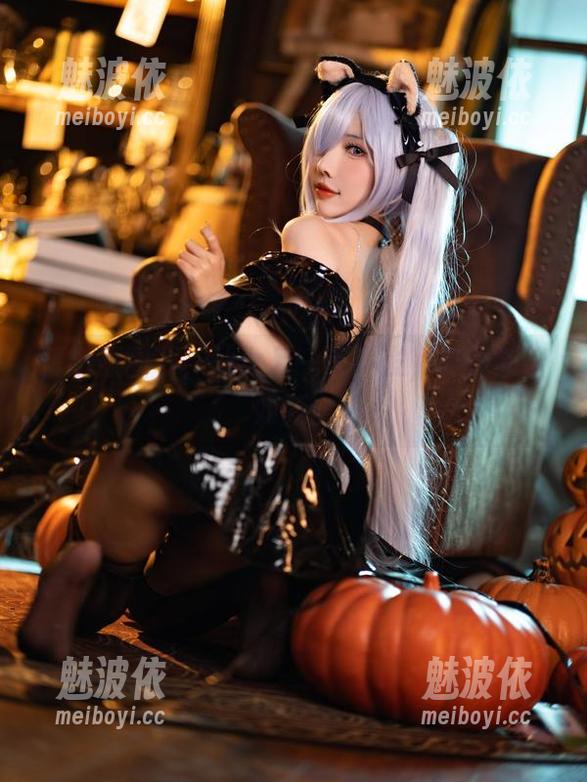 仙女月 精选原图下,仙女月一言不发,校园静谧如斯。