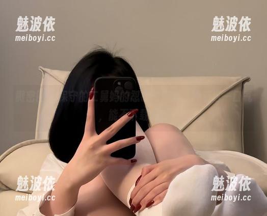 微密圈 - 保守的二舅妈的怼镜写真集，冲着这一口气，能不下载吗？