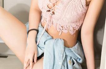克拉女神 – 这泳装照,熙妍真的是把墙纸都比下去了