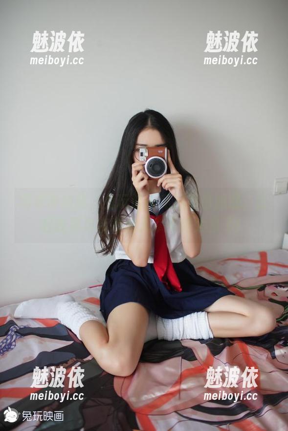 写真带技能，兔玩映画私拍黑色魅惑，比起我那次亲吻仙人掌要好太多了！