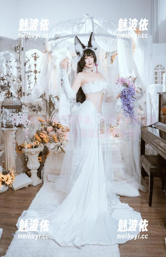 兔胖胖min女王写真集，原图的姿势和表情，这到底是在演戏还是真实呀？