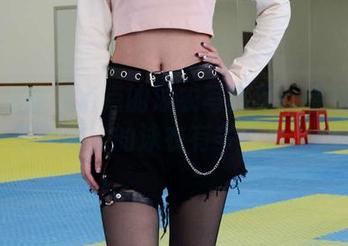 初夏女神 – 点点的泳衣写真集：你根本想象不到她的泳衣有多“点”！
