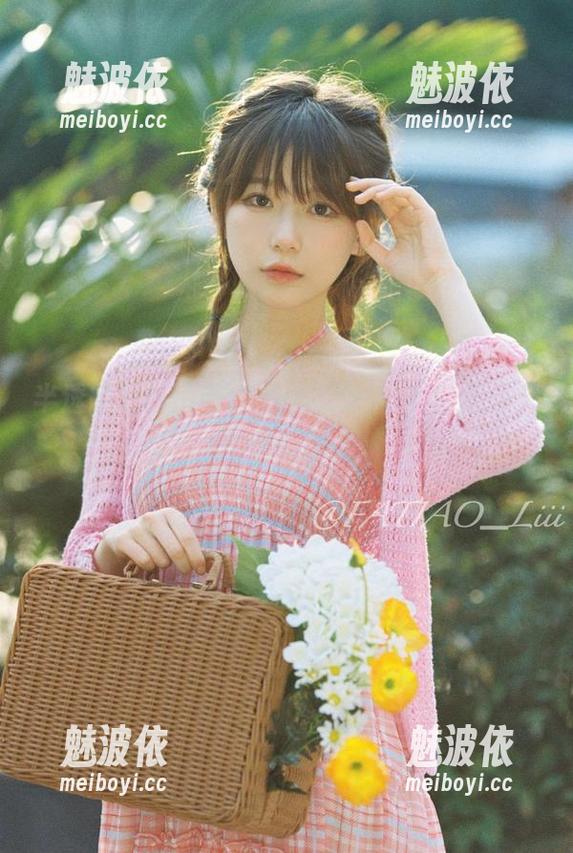 半透明黑丝吊带，发条少女yoki的无圣光写真新尝试