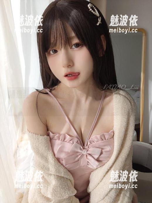精选红裙：发条少女yoki的气场，慎重进入不怕受伤的深渊。