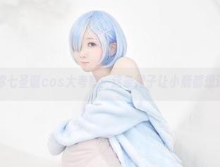 名濑弥七圣诞cos大考察:这条裙子让小鹿都想送亲吻