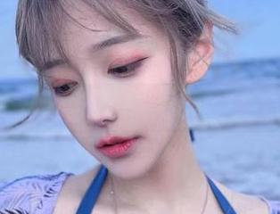 妍宝的倒影：在啾小妍的cos中遨游