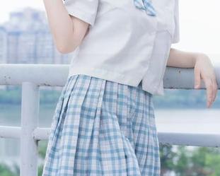 喵糖映画的草莓小裙子:免费写真,当你想被甜蜜包围的时候!