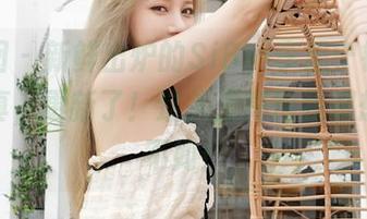 嗲囡囡 – 新鲜出炉的SiByl李思宁银发芭比写真，更新了！这头发亮得我都想自愧不如！
