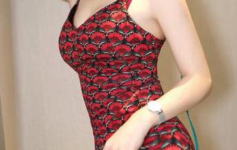 嗲囡囡 – 欣欣Rubybaby的写真集,套装精选但未必都好!
