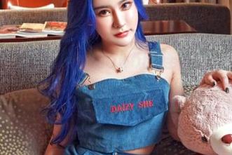 嗲囡囡 – 芷儿Momoko的连衣裙简直是写真里的变形金刚，一秒美图就上线！