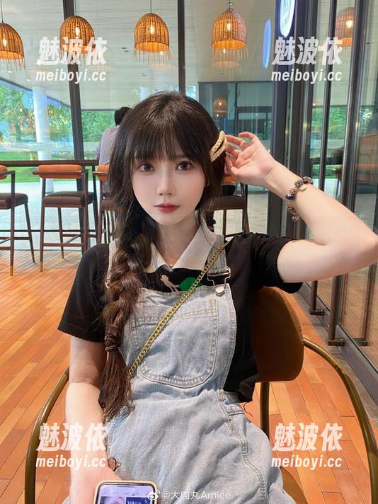 大肉丸Amiee写真：奶牛题材的稀奇古怪，准备乐翻你。