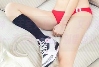头条女神 – 无圣光状态下，艾小青的礼服也是独一无二的作品，别错过这套图！
