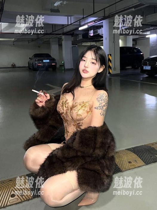微密圈 - 小优优子与她的貂皮大衣：这是我温暖的战袍？合集图片，让我们一探究竟。