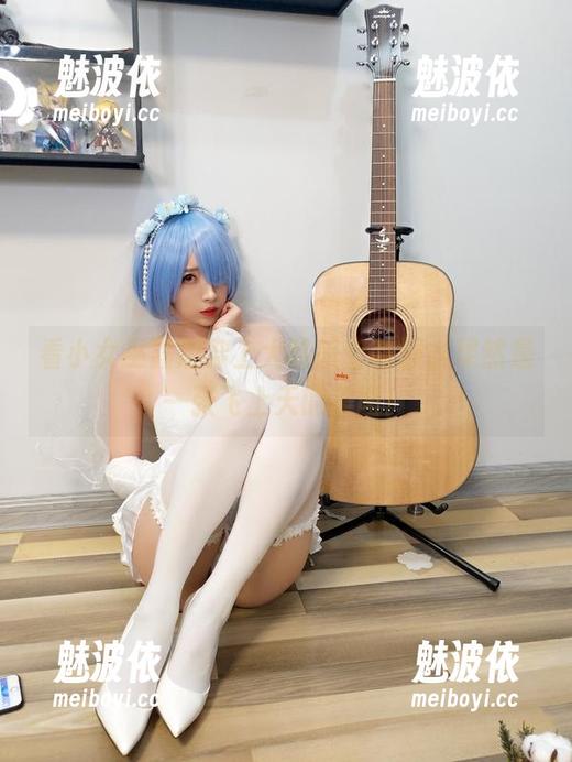 看小女巫露娜穿上大韩航空制服，果然是一张飞上天的美图！