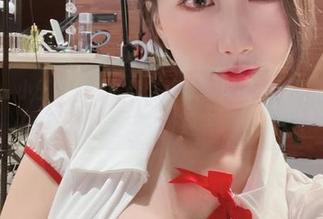 微密圈 – 小玉吃果冻的天使形象,套图在无圣光的加持下显得格外真实。