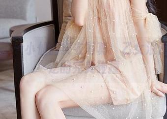 尤蜜荟 – 小仙的皮衣写真:乙女浪漫和叛逆的完美碰撞